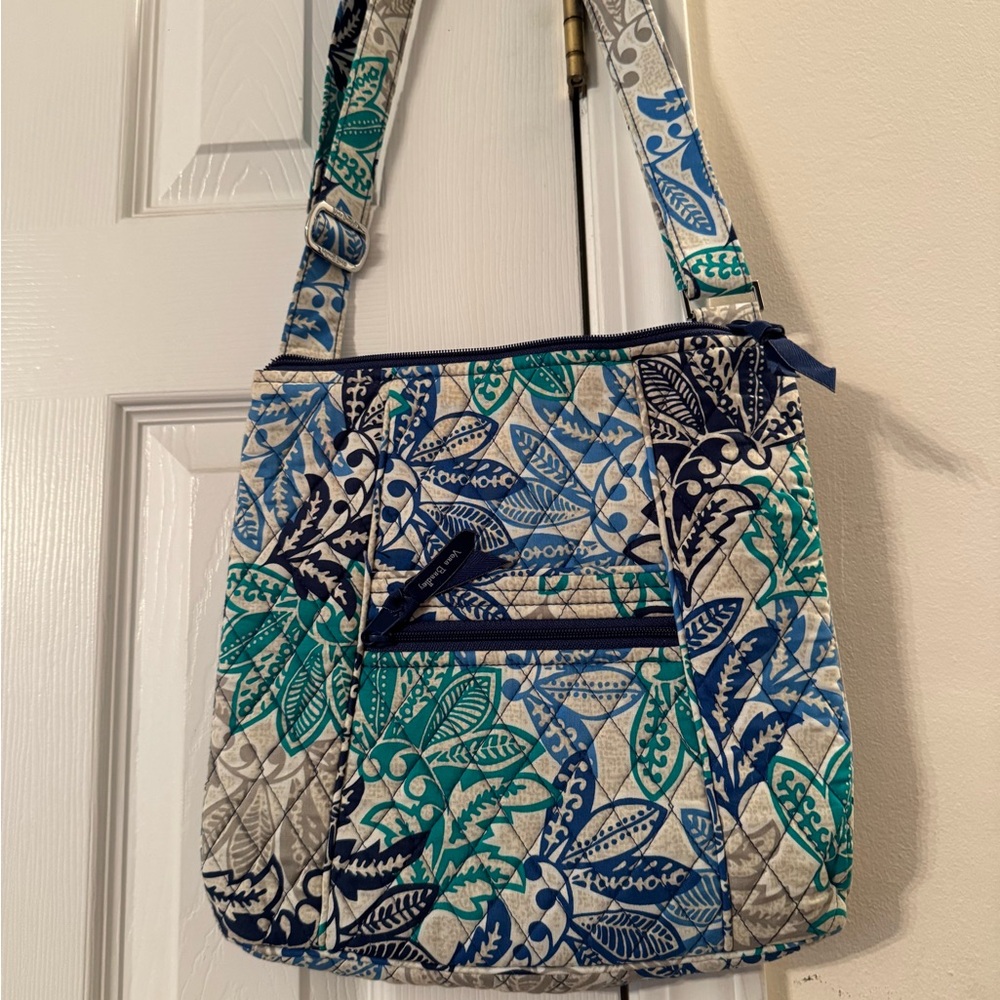 Vera Bradley Crossbody Shoulder Zip Purse Blue Grey Teal Leaf Multi Pockets